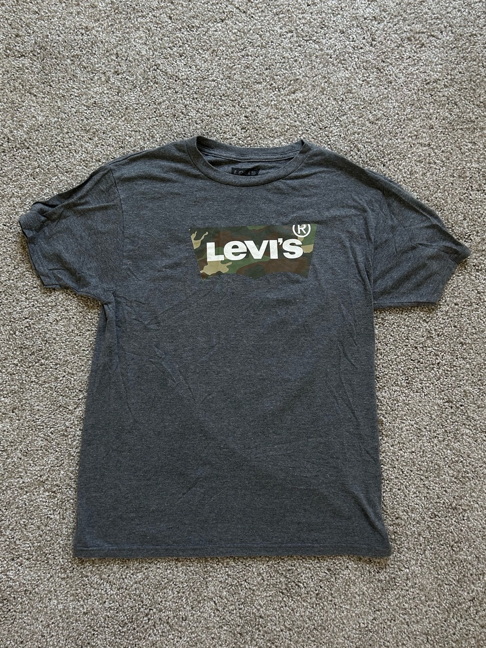 levi’s crew tee